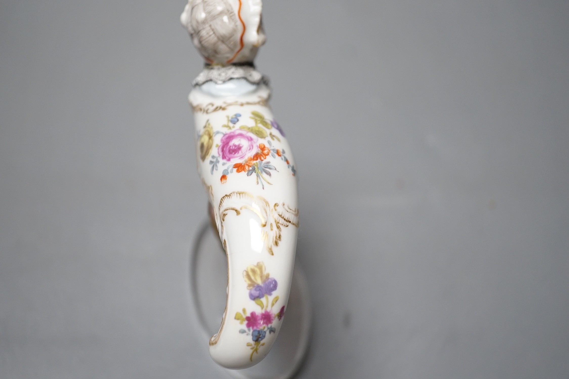 A late 18th / early 19th century Meissen ‘Frauen Kopf’ porcelain cane handle on plinth base, unmarked, 12.5cm tall